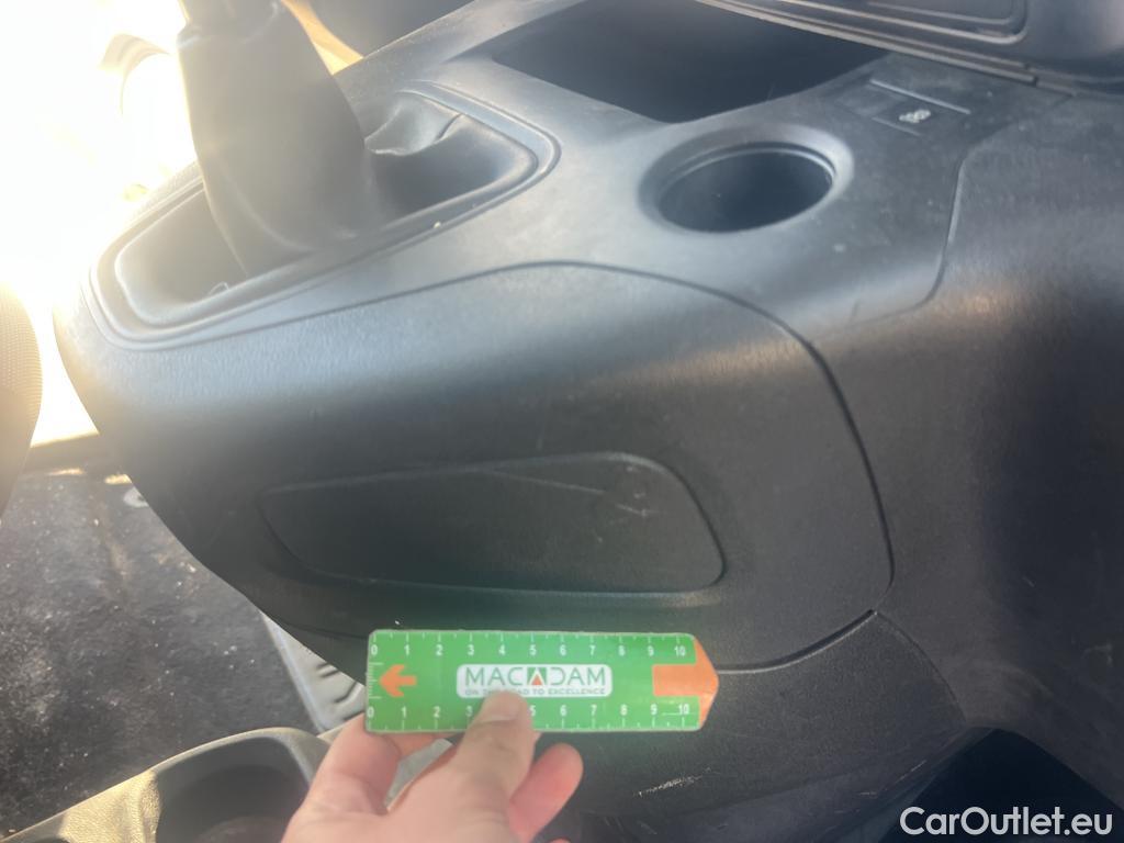  Citroen  Berlingo CITROEN  / 2018 / 4P / combi Talla M BlueHDi 100 LIVE (AC) #31