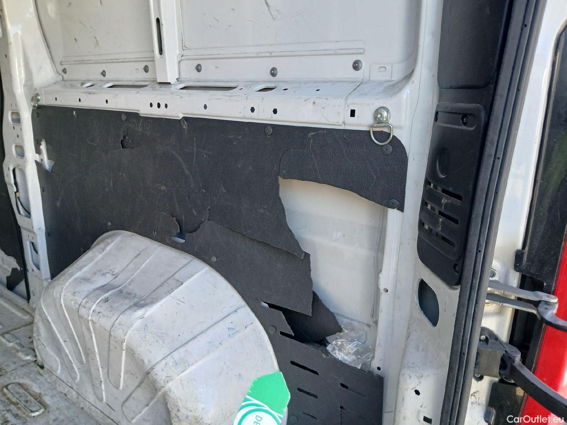  Peugeot  Boxer PEUGEOT  / 2014 / 4P / furgón 333 L2 H1 BHDI 103kW (140CV) S&S 6 V. M (AC) #28