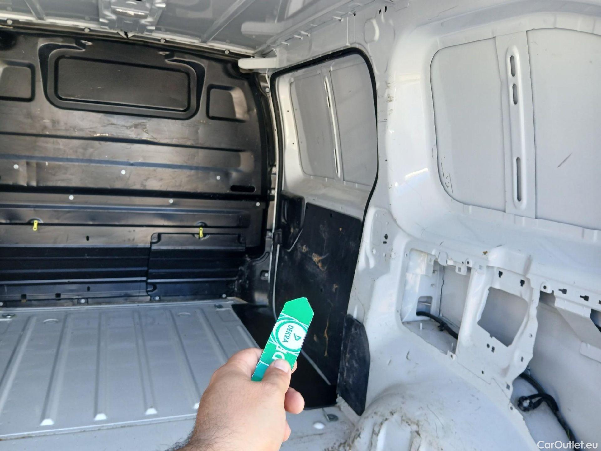  Peugeot  Expert PEUGEOT  / 2016 / 4P / furgón Furgón Pro 2.0 BlueHDi 120 S&S Standard #33