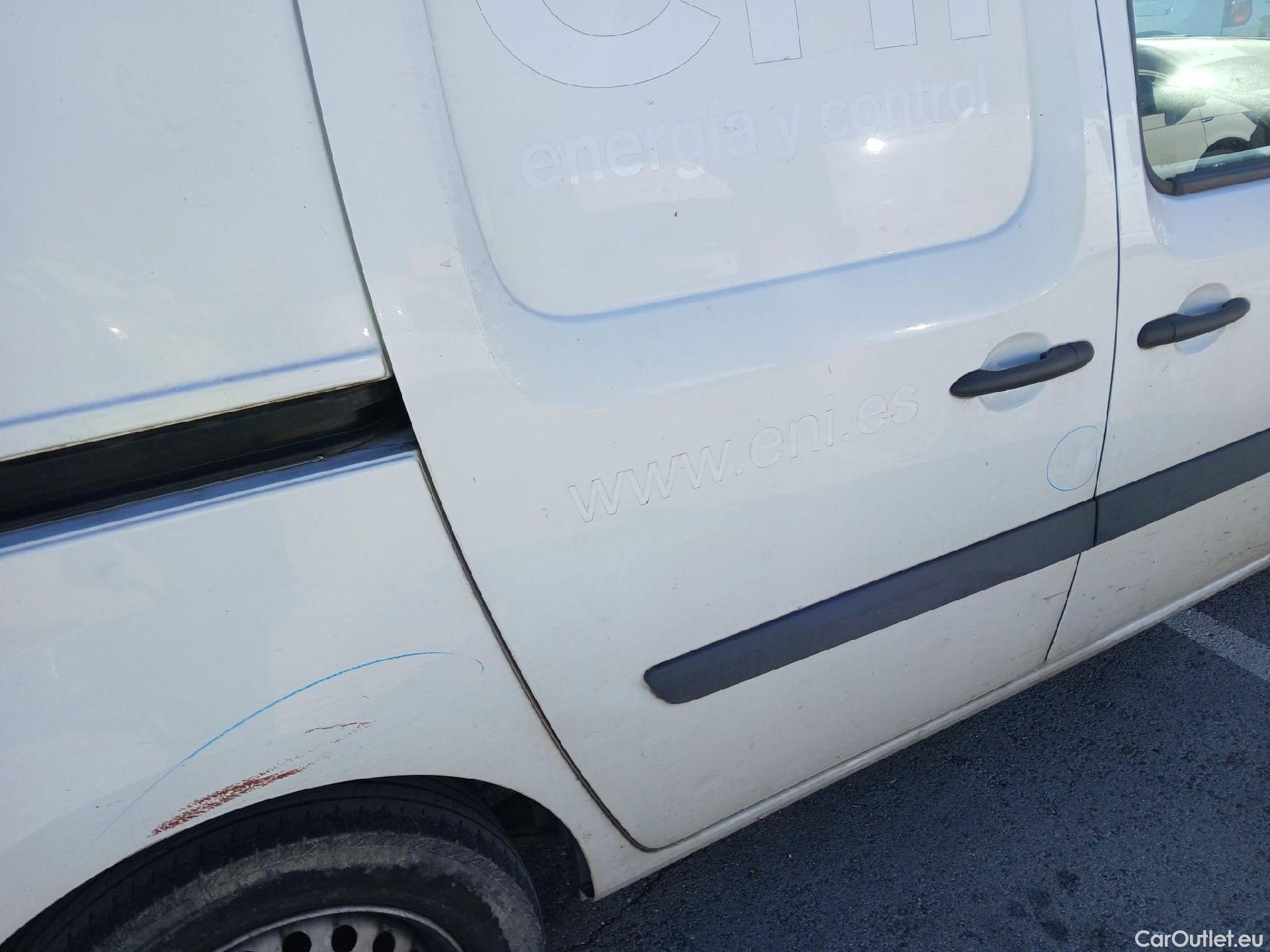  Mercedes  Citan MERCEDES-BENZ  / 2012 / 4P / furgón derivado de turismo 109 CDI Furgón Largo #30