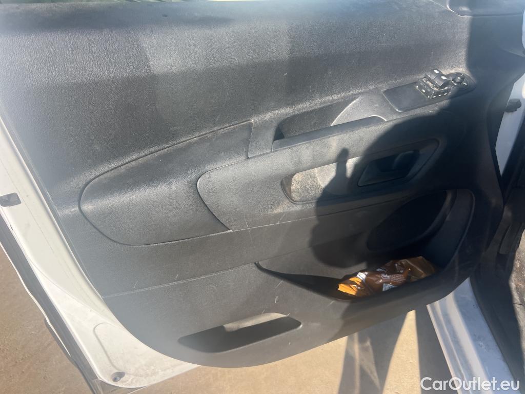  Citroen  Berlingo CITROEN  / 2018 / 4P / combi Talla M BlueHDi 100 LIVE (AC) #36