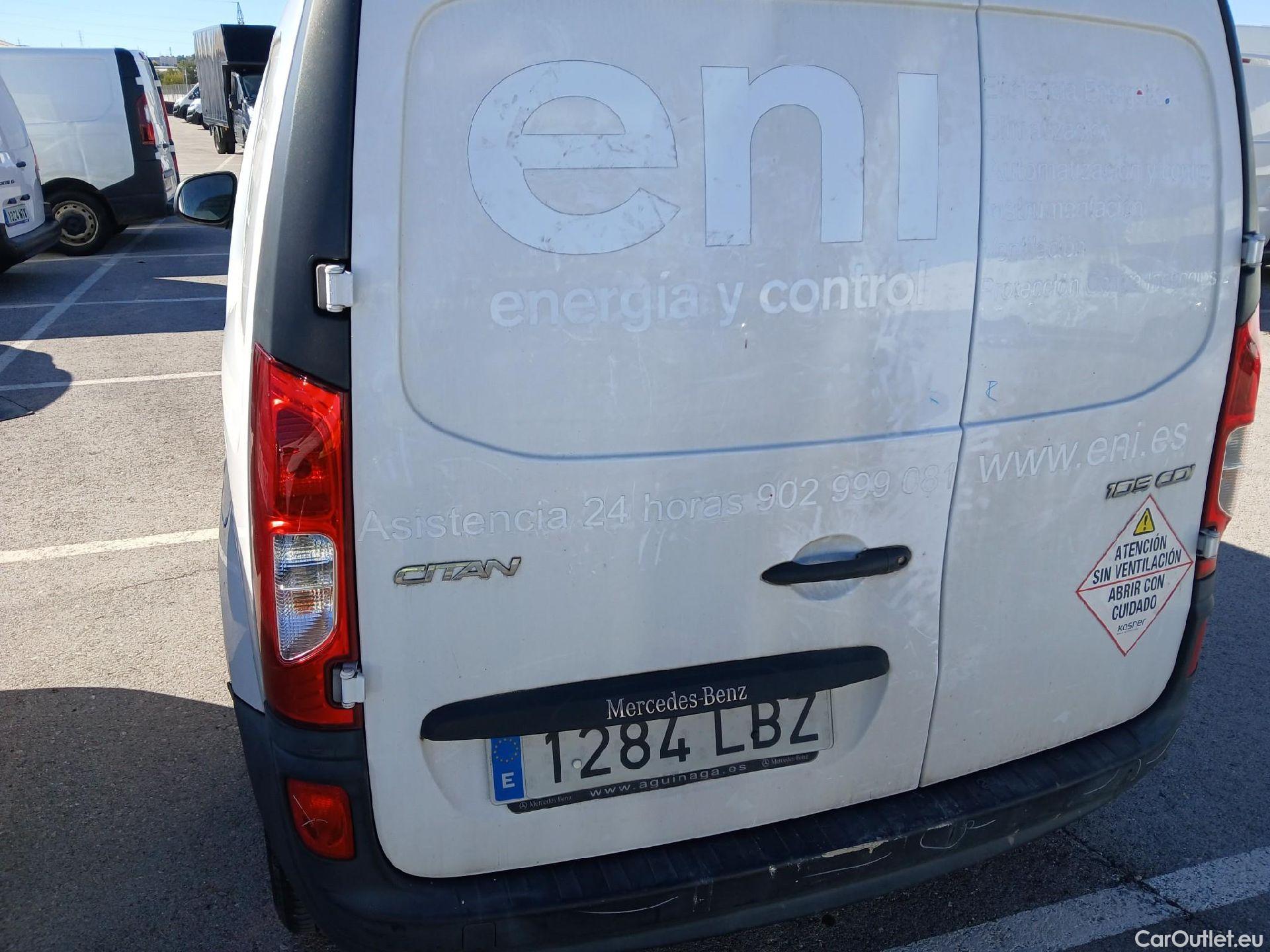  Mercedes  Citan MERCEDES-BENZ  / 2012 / 4P / furgón derivado de turismo 109 CDI Furgón Largo #24