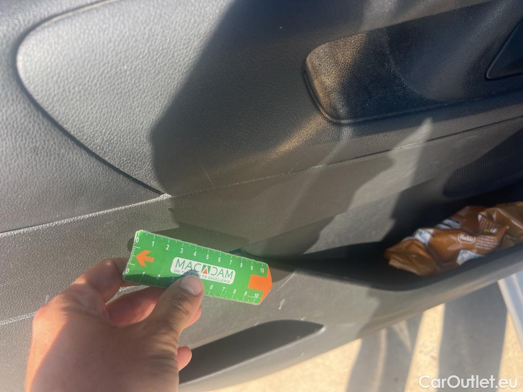  Citroen  Berlingo CITROEN  / 2018 / 4P / combi Talla M BlueHDi 100 LIVE (AC) #37