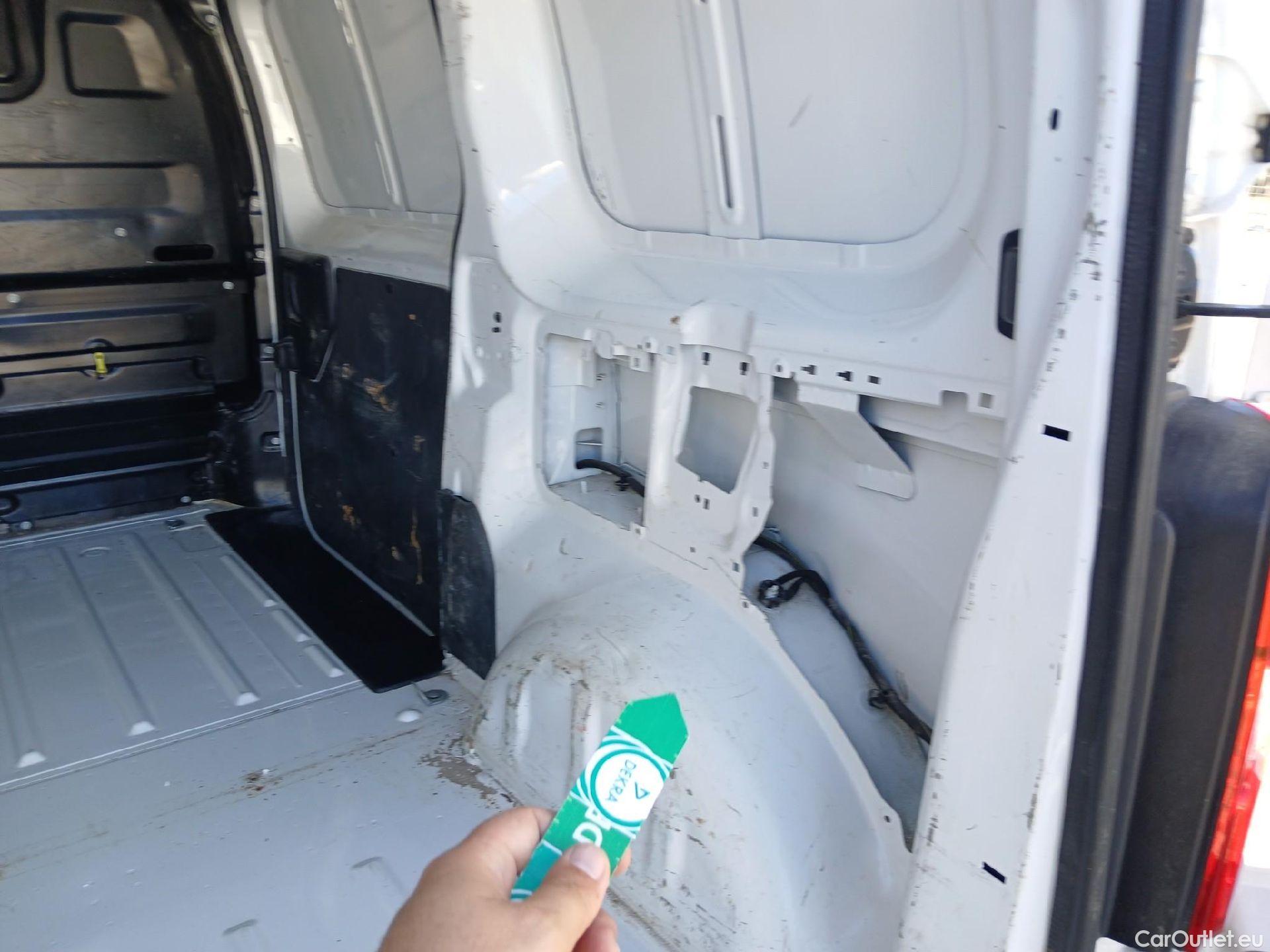  Peugeot  Expert PEUGEOT  / 2016 / 4P / furgón Furgón Pro 2.0 BlueHDi 120 S&S Standard #31