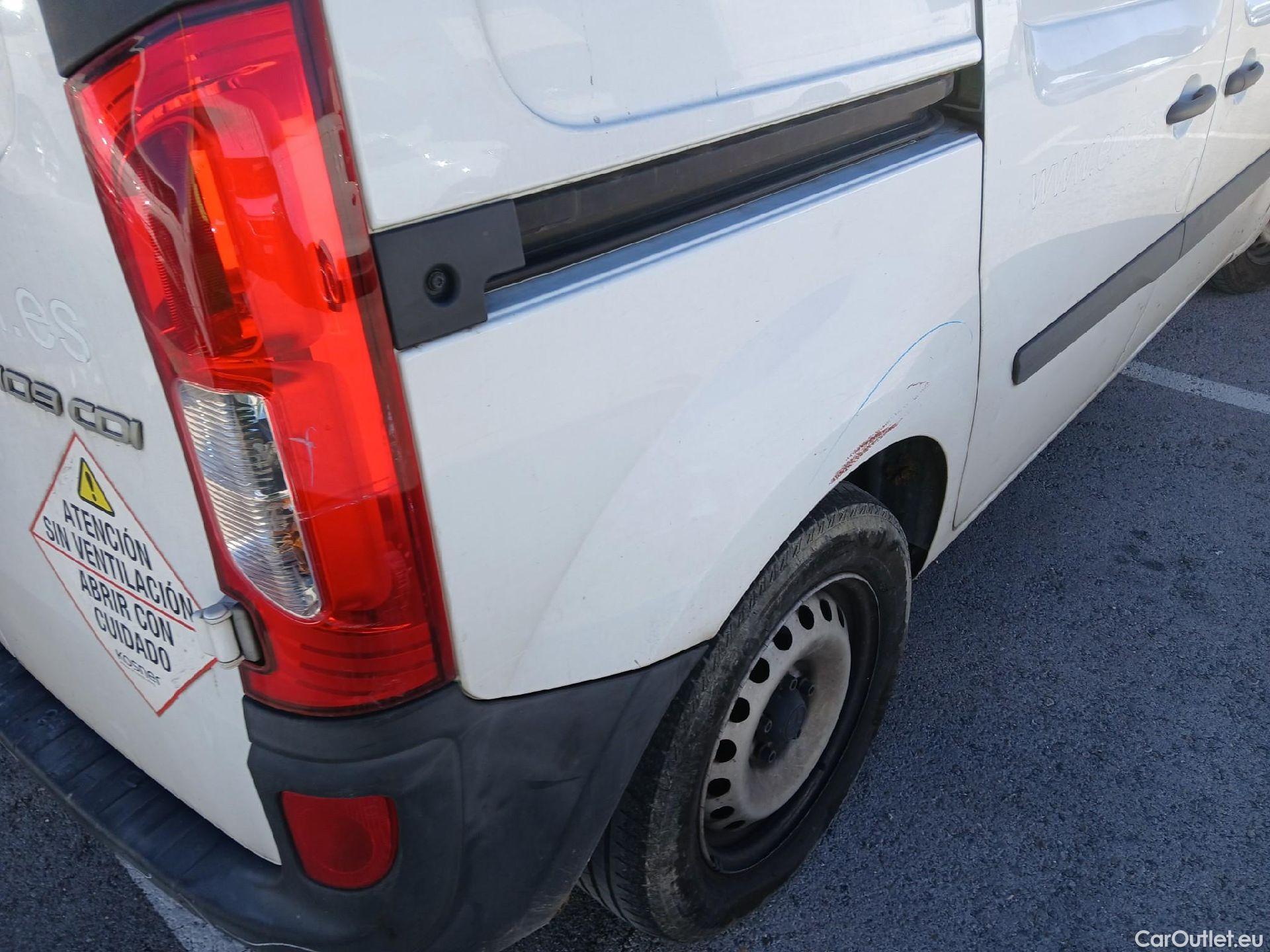  Mercedes  Citan MERCEDES-BENZ  / 2012 / 4P / furgón derivado de turismo 109 CDI Furgón Largo #28