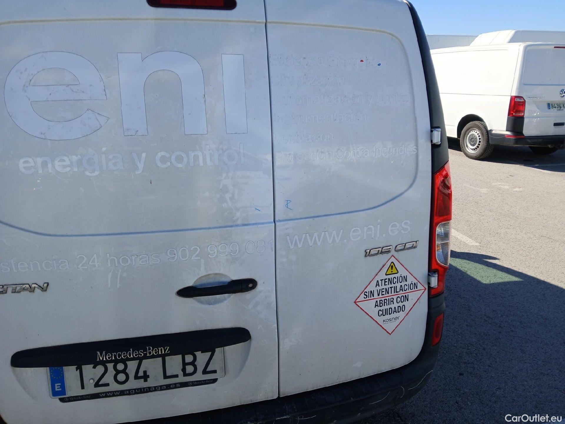  Mercedes  Citan MERCEDES-BENZ  / 2012 / 4P / furgón derivado de turismo 109 CDI Furgón Largo #25