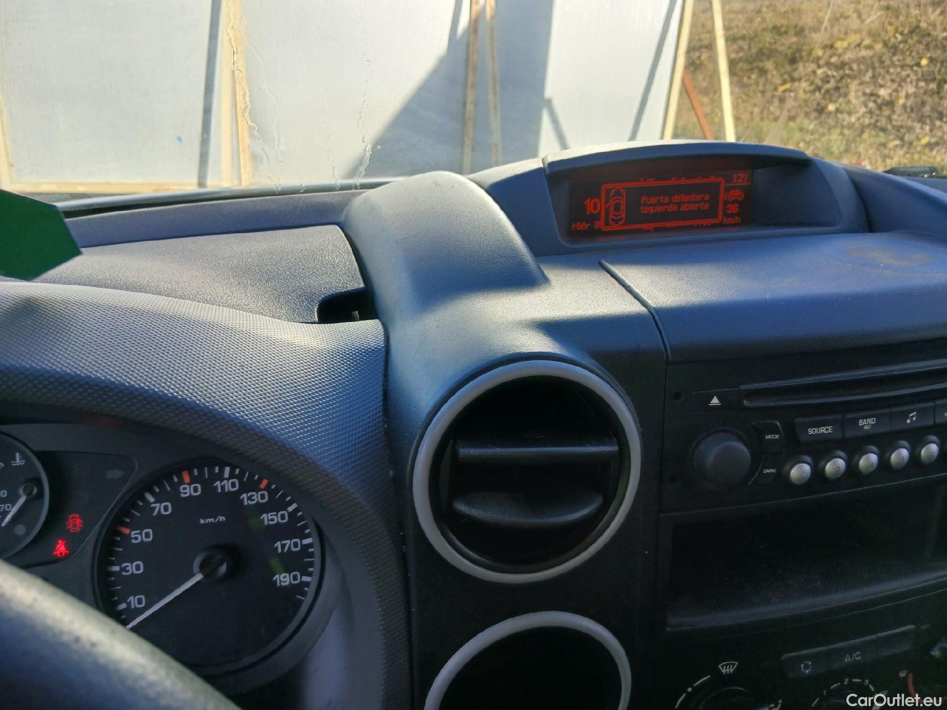  Citroen  Berlingo CITROEN  / 2015 / 3P / furgón derivado de turismo BlueHDi 74KW (100CV) #32