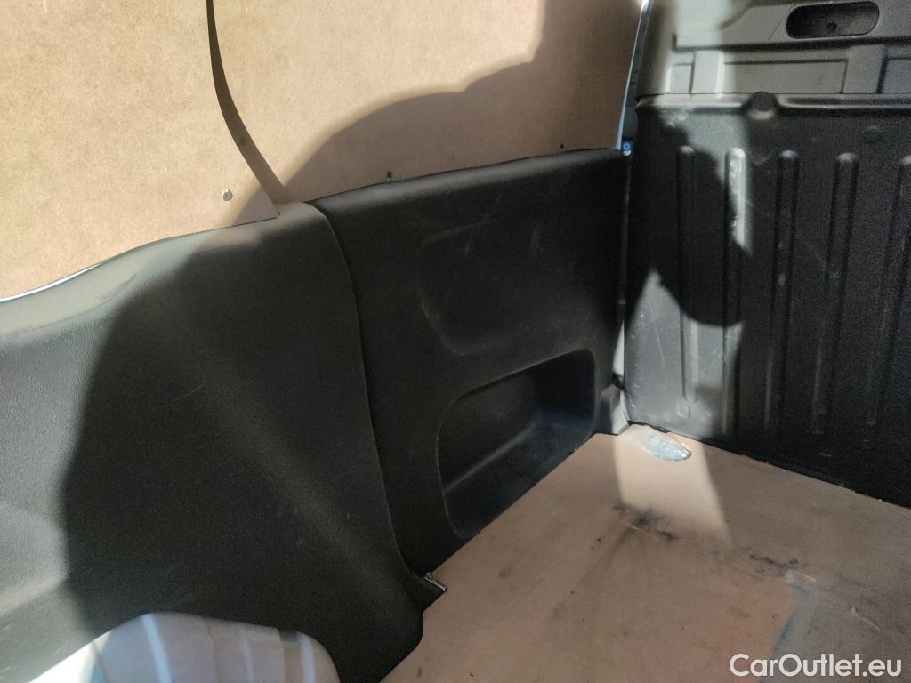  Opel  Combo OPEL  / 2018 / 3P / furgón derivado de turismo 1.5 TD 75kW (100CV) Express L H1 650kg #36