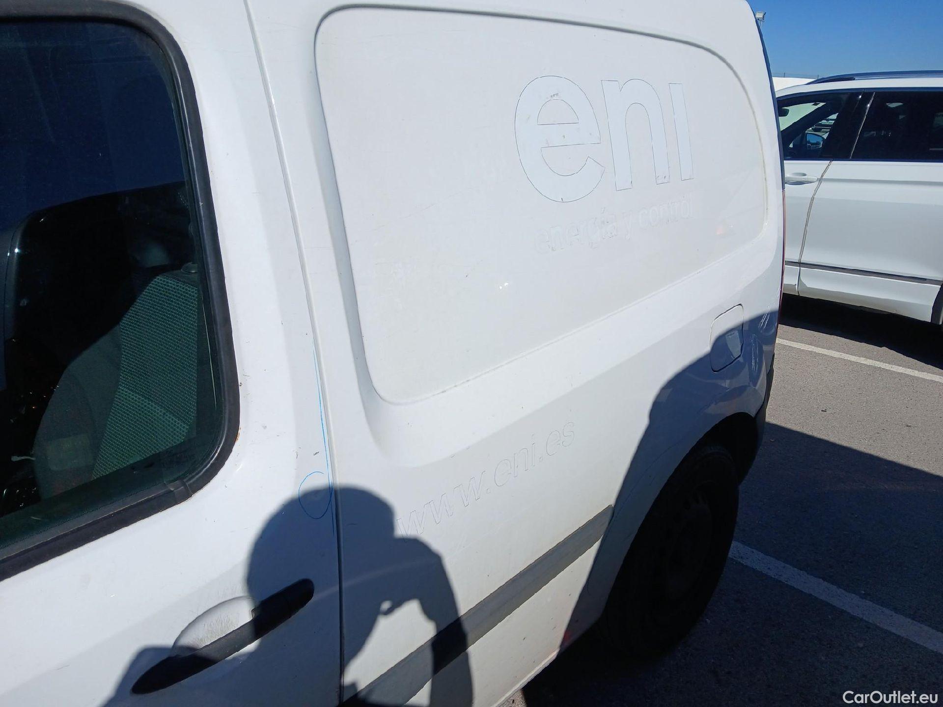  Mercedes  Citan MERCEDES-BENZ  / 2012 / 4P / furgón derivado de turismo 109 CDI Furgón Largo #18