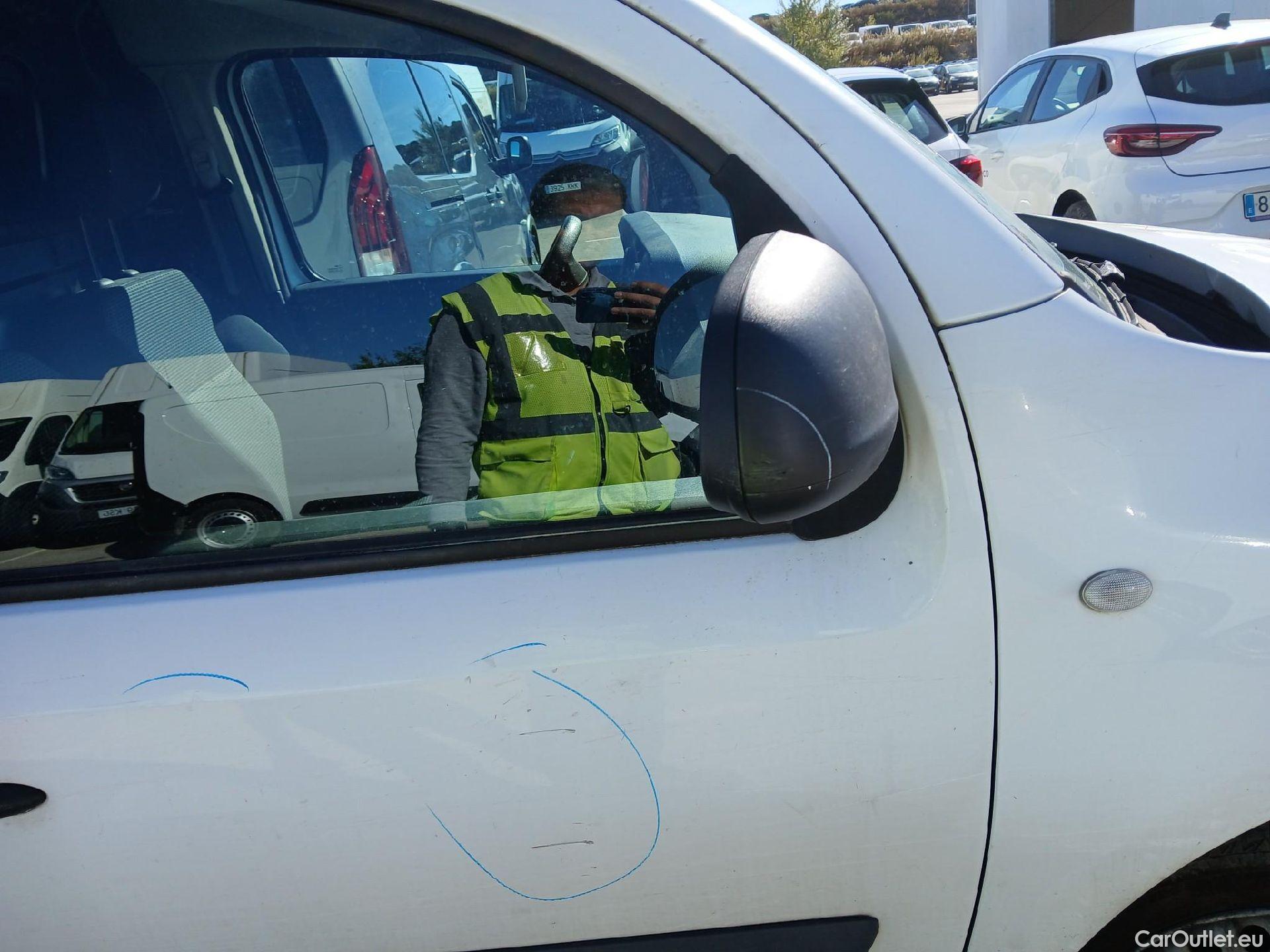  Mercedes  Citan MERCEDES-BENZ  / 2012 / 4P / furgón derivado de turismo 109 CDI Furgón Largo #34