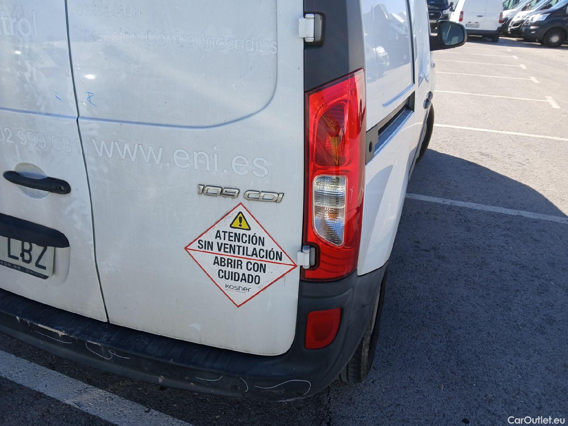  Mercedes  Citan MERCEDES-BENZ  / 2012 / 4P / furgón derivado de turismo 109 CDI Furgón Largo #27