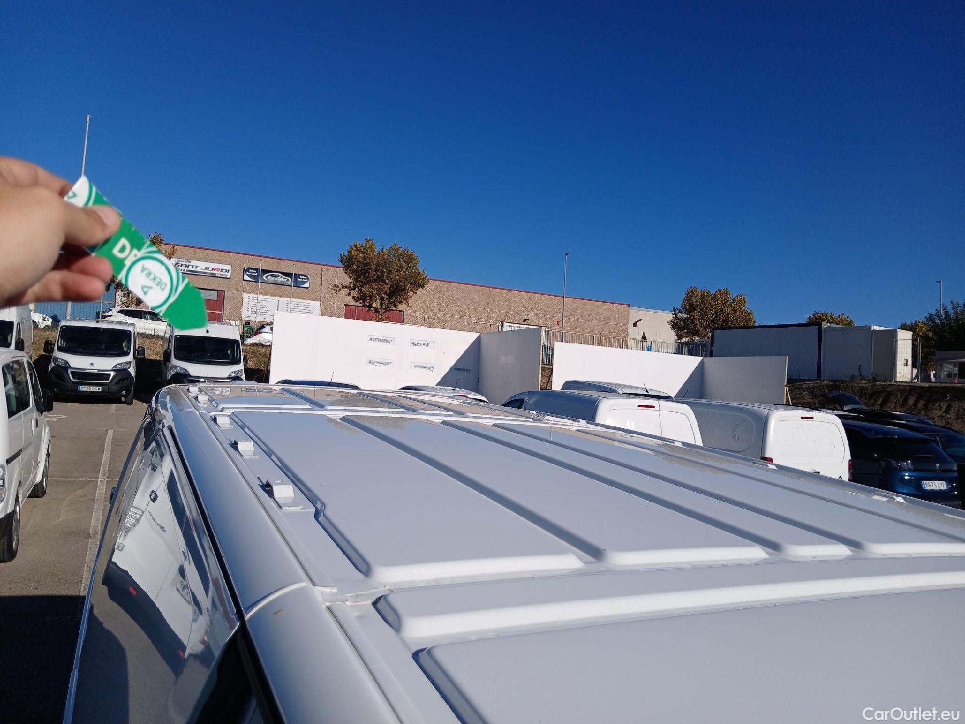  Peugeot  Expert PEUGEOT  / 2016 / 4P / furgón Furgón Pro 2.0 BlueHDi 120 S&S Standard #46