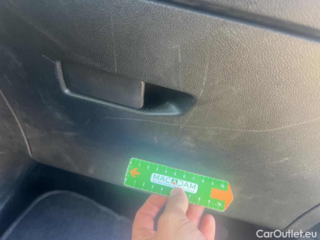  Citroen  Berlingo CITROEN  / 2018 / 4P / combi Talla M BlueHDi 100 LIVE (AC) #30