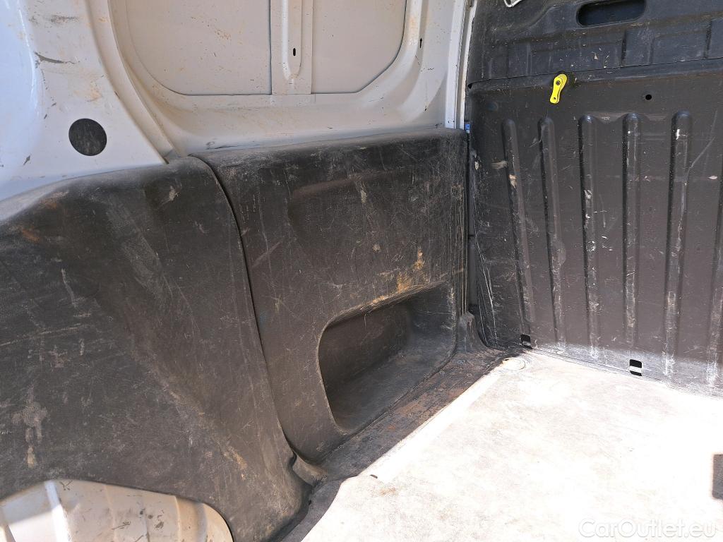  Citroen  Berlingo CITROEN  / 2018 / 3P / furgón derivado de turismo Talla M BlueHDi 100 WORKER #32