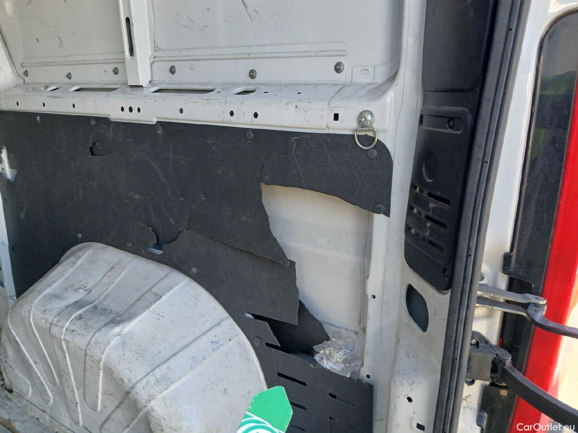  Peugeot  Boxer PEUGEOT  / 2014 / 4P / furgón 333 L2 H1 BHDI 103kW (140CV) S&S 6 V. M (AC) #29