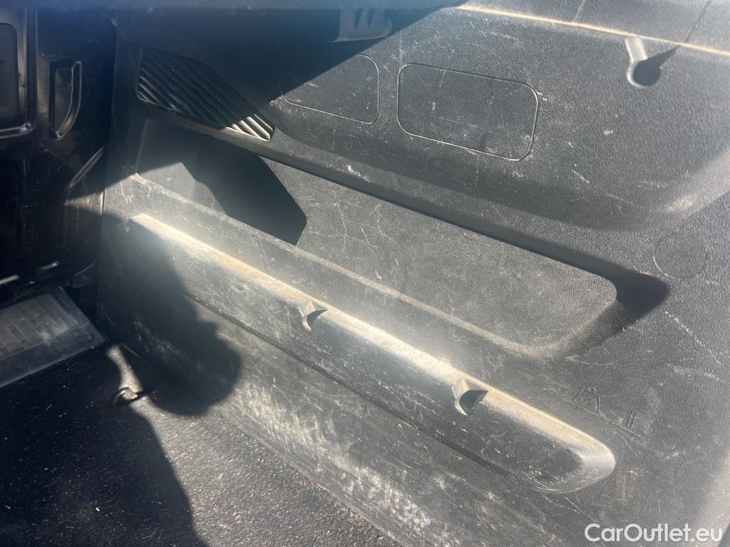  Citroen  Berlingo CITROEN  / 2018 / 4P / combi Talla M BlueHDi 100 LIVE (AC) #32