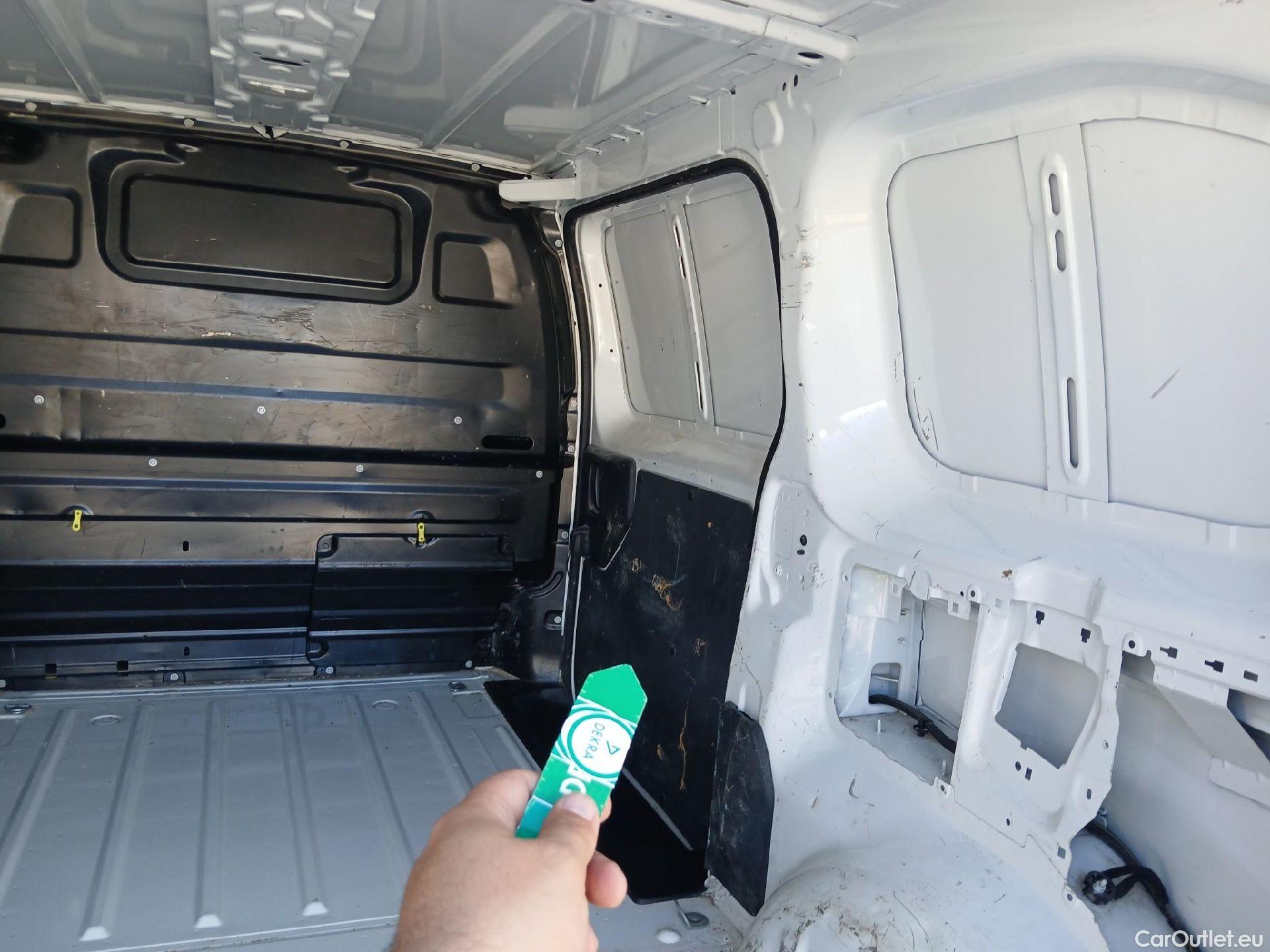  Peugeot  Expert PEUGEOT  / 2016 / 4P / furgón Furgón Pro 2.0 BlueHDi 120 S&S Standard #32