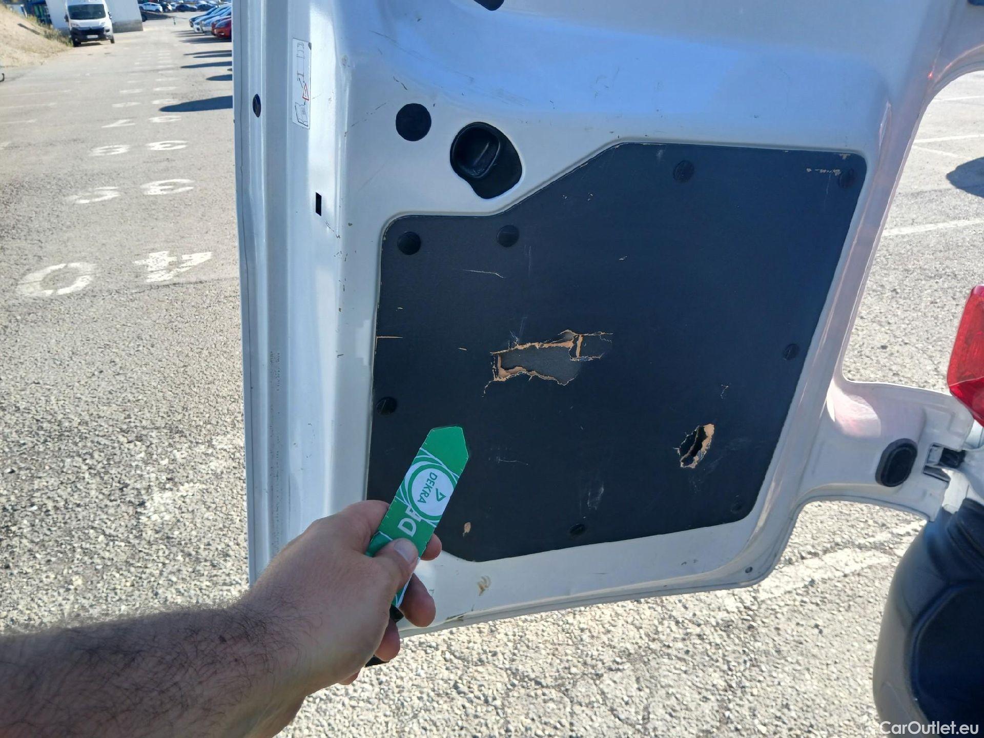  Peugeot  Expert PEUGEOT  / 2016 / 4P / furgón Furgón Pro 2.0 BlueHDi 120 S&S Standard #25