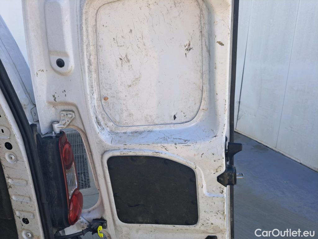  Peugeot  Partner PEUGEOT  / 2015 / 3P / furgón derivado de turismo Furgón Confort L1 BlueHDi 73KW (100CV) #96