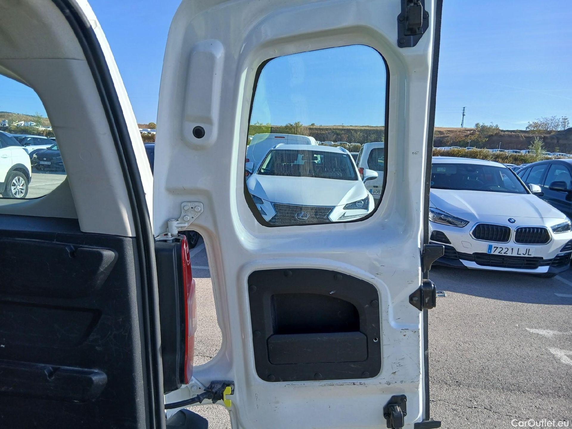  Peugeot  RIFTER PEUGEOT  / 2018 / 5P / monovolumen compacto Active Standard BlueHDi 73kW #32