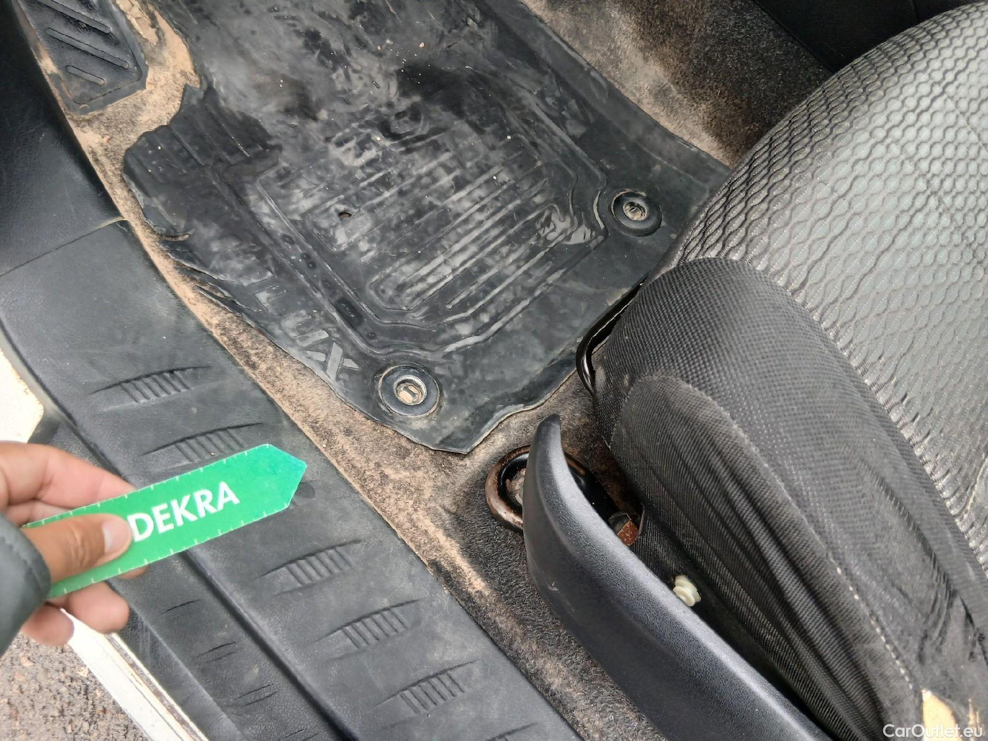  Toyota  Hilux TOYOTA  / 2016 / 2P / pickup 2.4 D-4D Cabina Sencilla GX #6