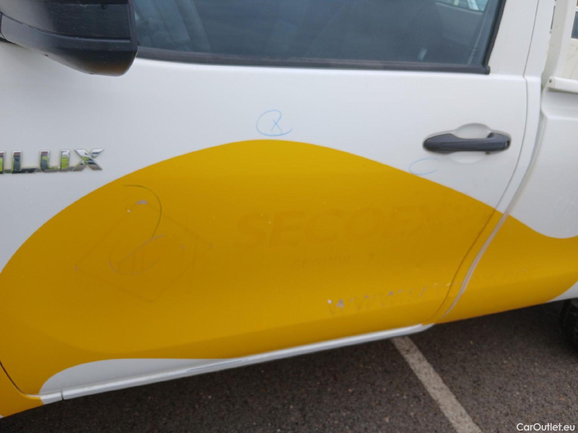  Toyota  Hilux TOYOTA  / 2016 / 2P / pickup 2.4 D-4D Cabina Sencilla GX #23