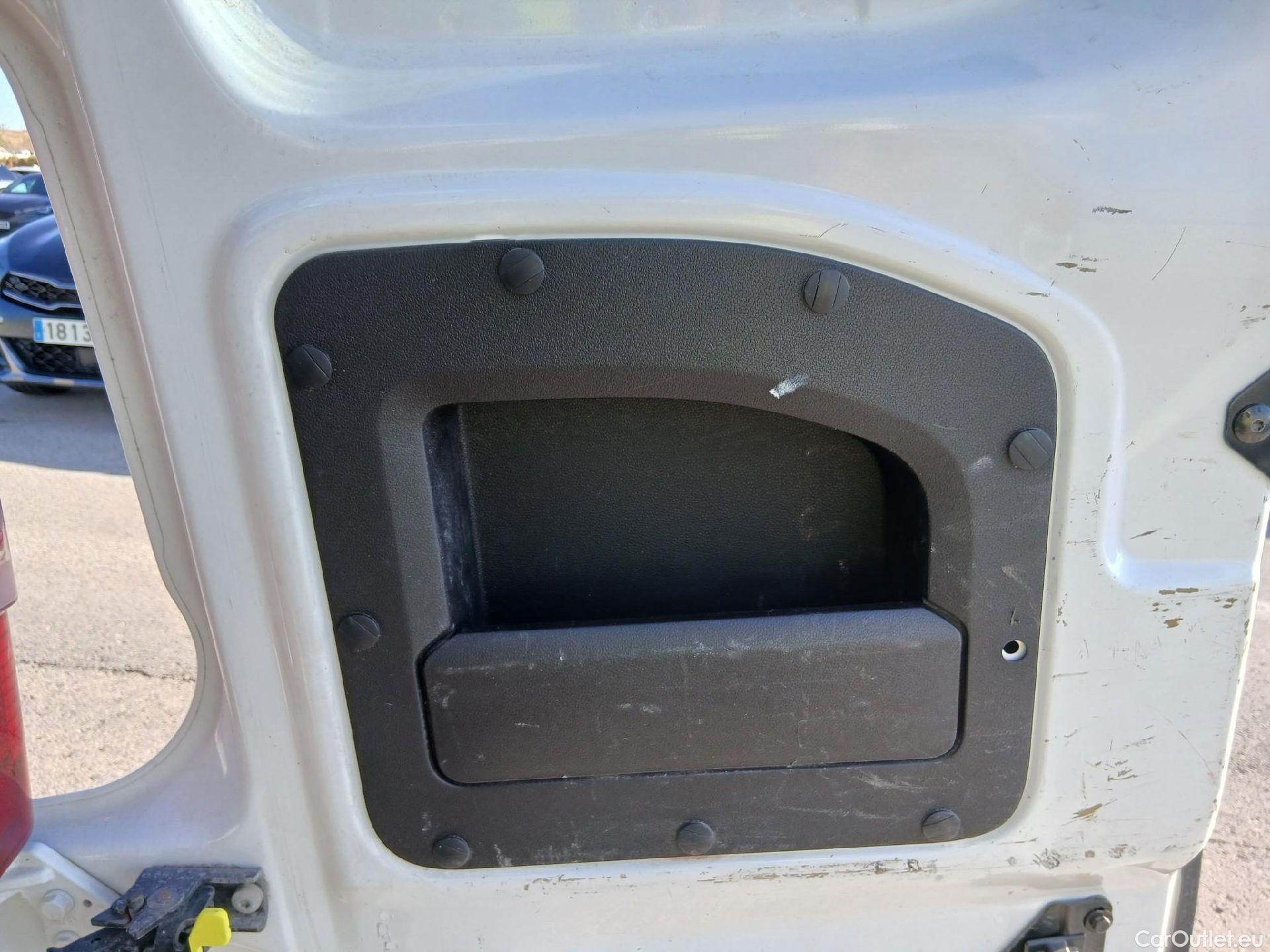  Peugeot  RIFTER PEUGEOT  / 2018 / 5P / monovolumen compacto Active Standard BlueHDi 73kW #40