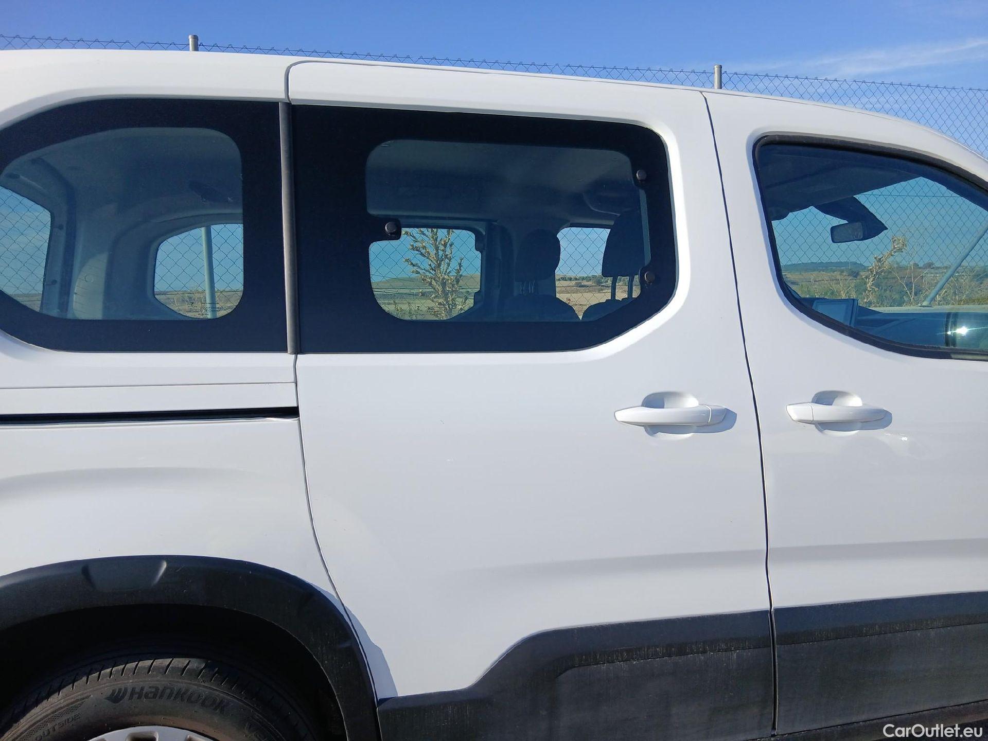  Peugeot  RIFTER PEUGEOT  / 2018 / 5P / monovolumen compacto Active Standard BlueHDi 73kW #44