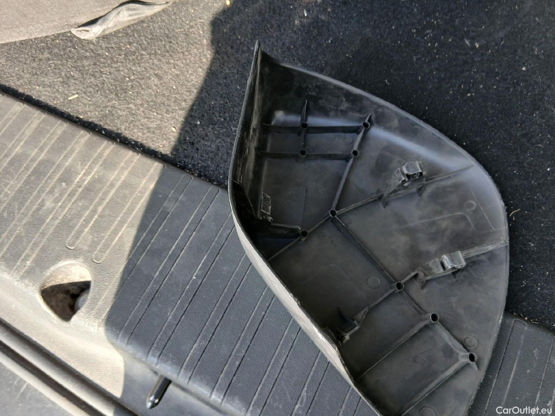  Peugeot  RIFTER PEUGEOT  / 2018 / 5P / monovolumen compacto Active Standard BlueHDi 73kW #34