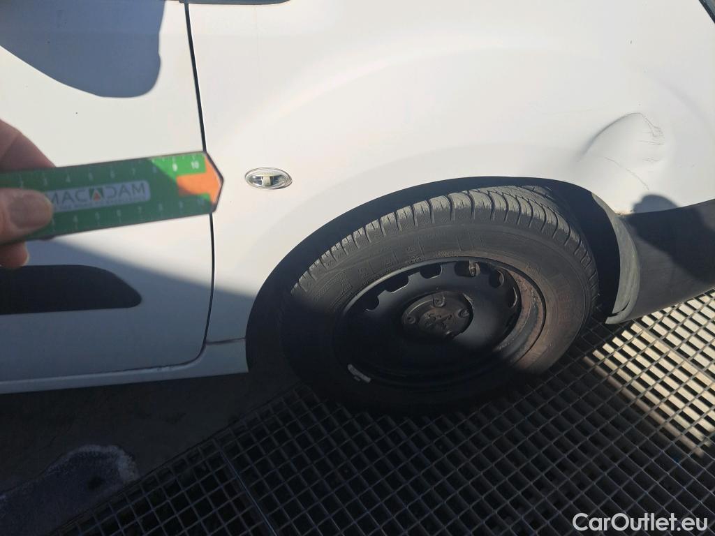  Peugeot  Partner PEUGEOT  / 2015 / 3P / furgón derivado de turismo Furgón Confort L1 BlueHDi 73KW (100CV) #91