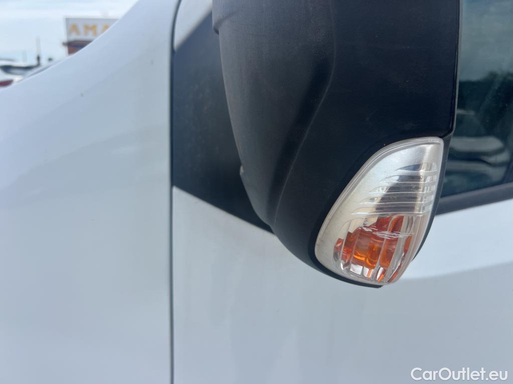  Renault  Master RENAULT TRUCKS UK  VU 4p 3G furgón FWD 3T5 E6 150CV L2H2 ISOTERMO + EQUIPO DE FRIO #39