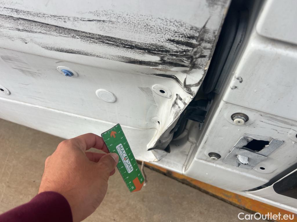  Renault  Master RENAULT TRUCKS UK  VU 4p 3G furgón FWD 3T5 E6 150CV L2H2 ISOTERMO + EQUIPO DE FRIO #2