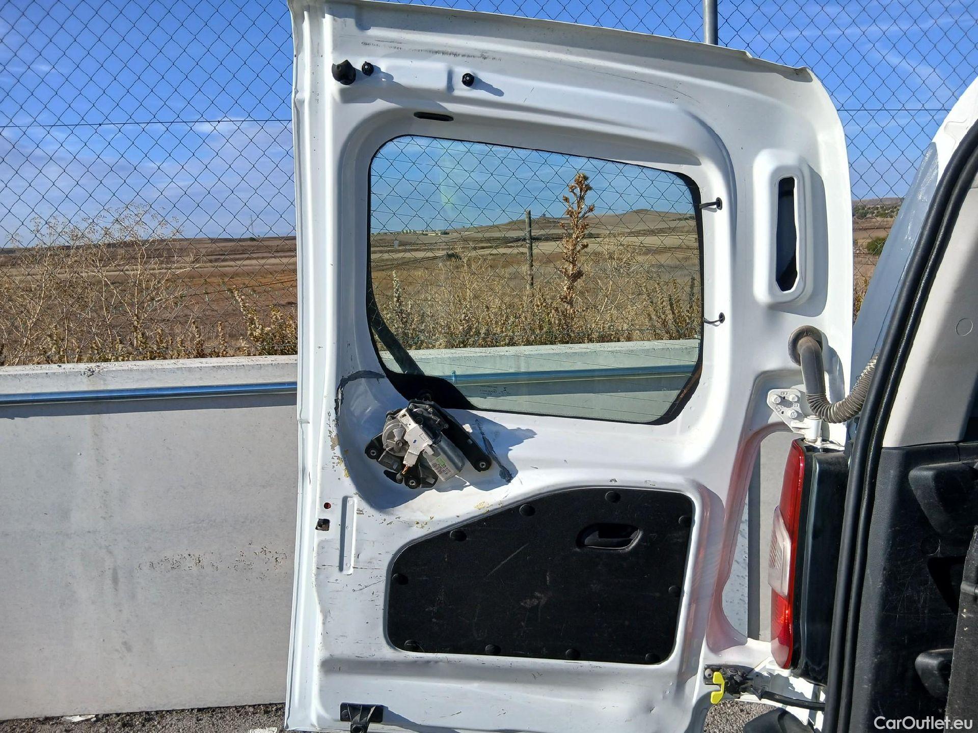  Peugeot  RIFTER PEUGEOT  / 2018 / 5P / monovolumen compacto Active Standard BlueHDi 73kW #30