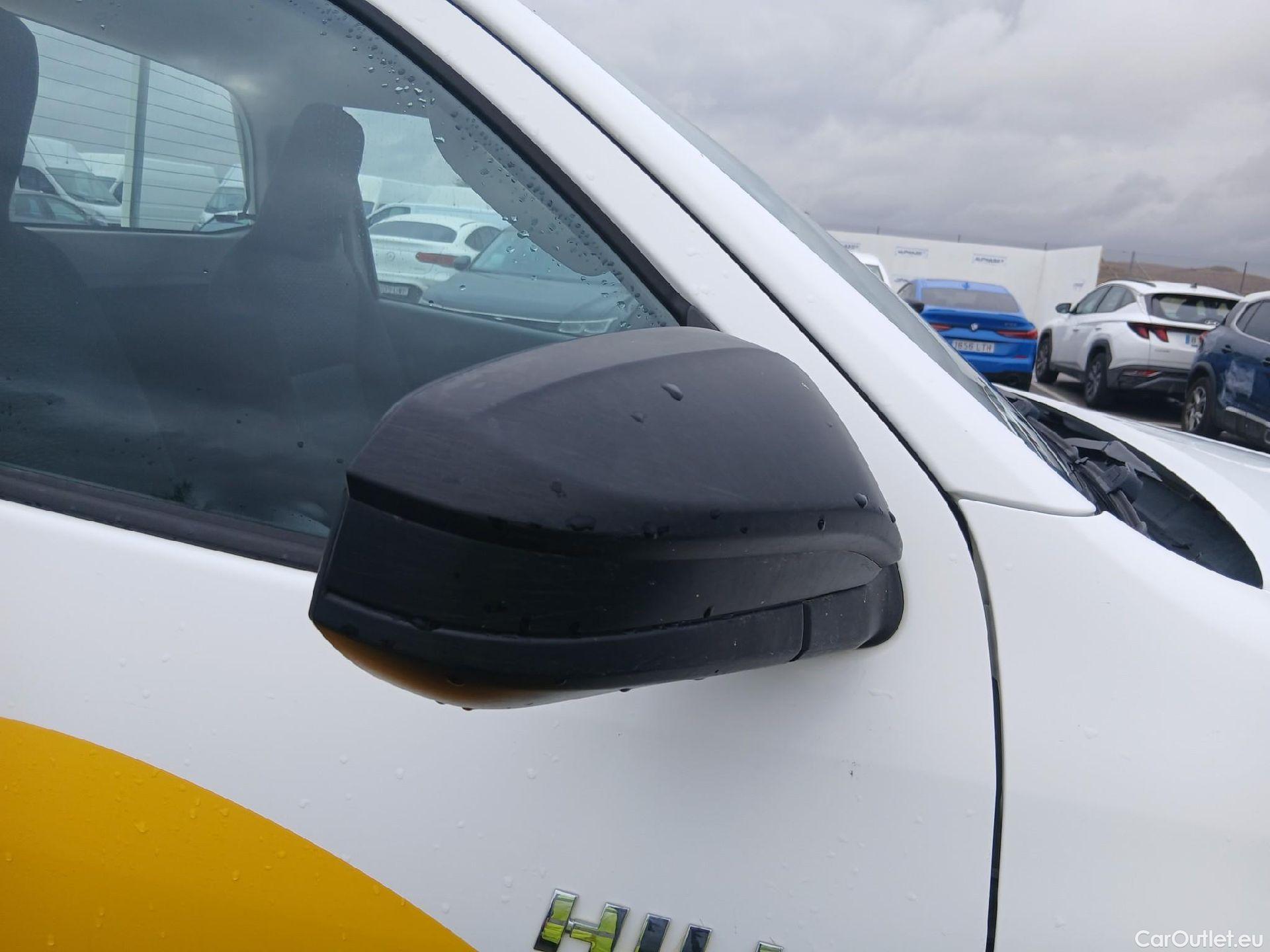  Toyota  Hilux TOYOTA  / 2016 / 2P / pickup 2.4 D-4D Cabina Sencilla GX #42