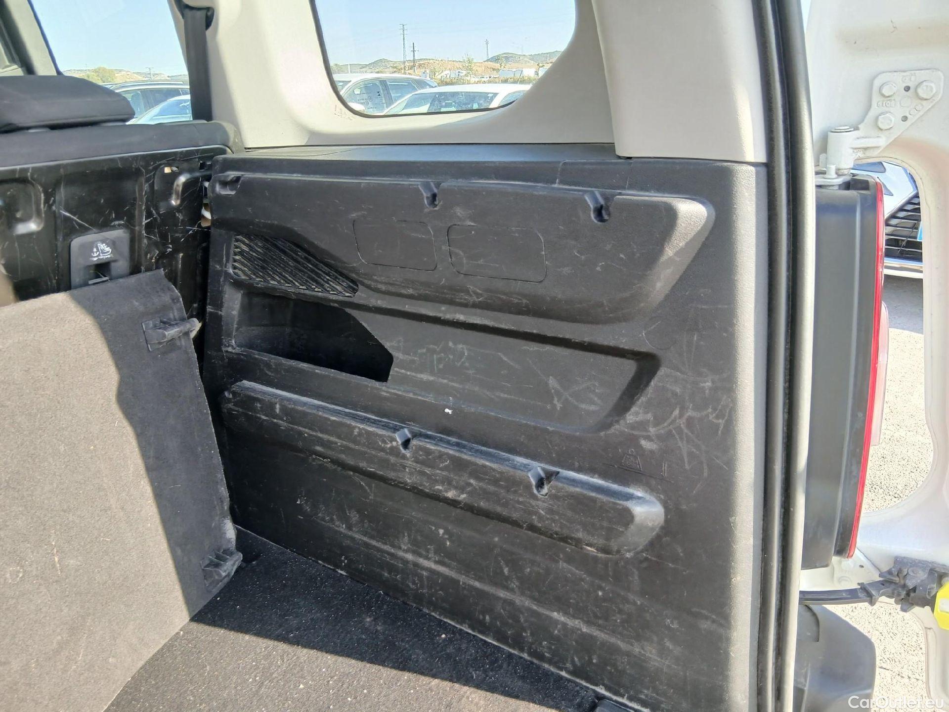  Peugeot  RIFTER PEUGEOT  / 2018 / 5P / monovolumen compacto Active Standard BlueHDi 73kW #24