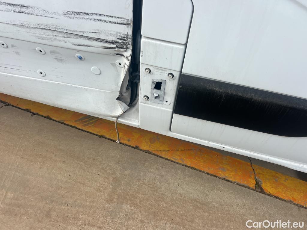  Renault  Master RENAULT TRUCKS UK  VU 4p 3G furgón FWD 3T5 E6 150CV L2H2 ISOTERMO + EQUIPO DE FRIO #9