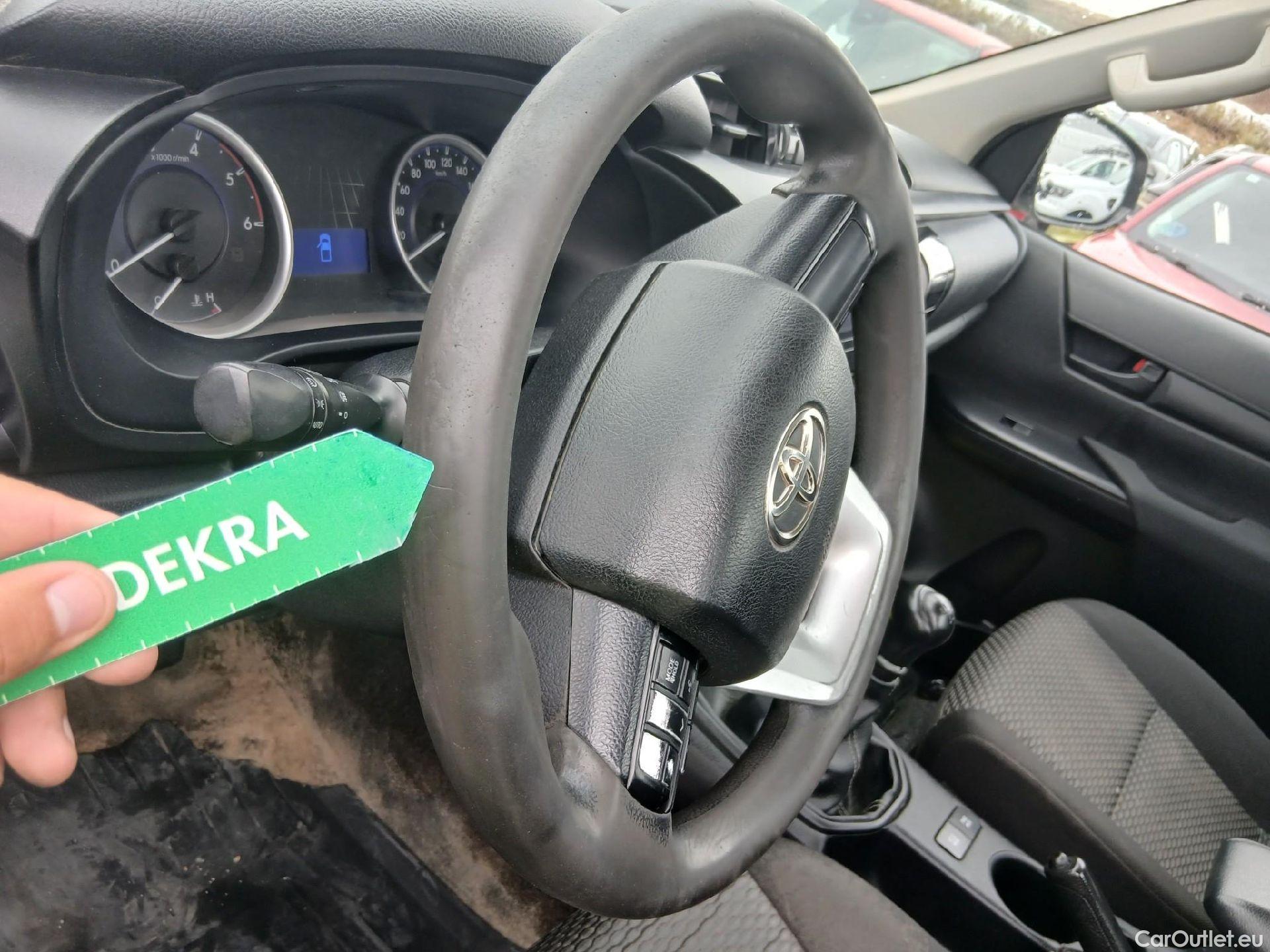  Toyota  Hilux TOYOTA  / 2016 / 2P / pickup 2.4 D-4D Cabina Sencilla GX #3