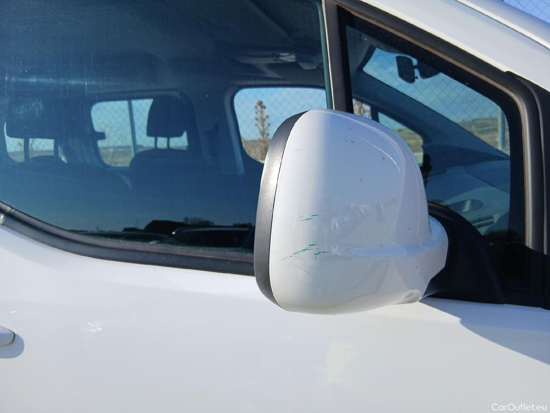  Peugeot  RIFTER PEUGEOT  / 2018 / 5P / monovolumen compacto Active Standard BlueHDi 73kW #47