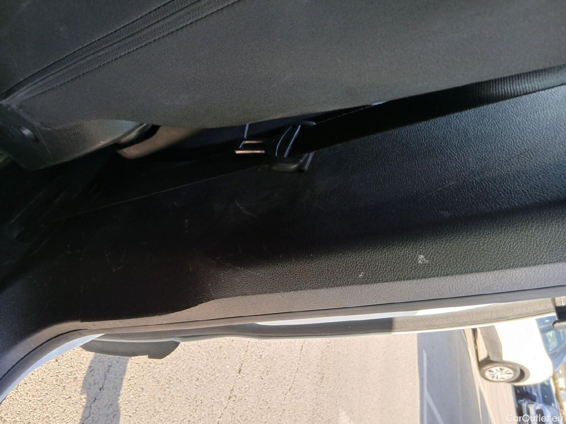  Peugeot  RIFTER PEUGEOT  / 2018 / 5P / monovolumen compacto Active Standard BlueHDi 73kW #50