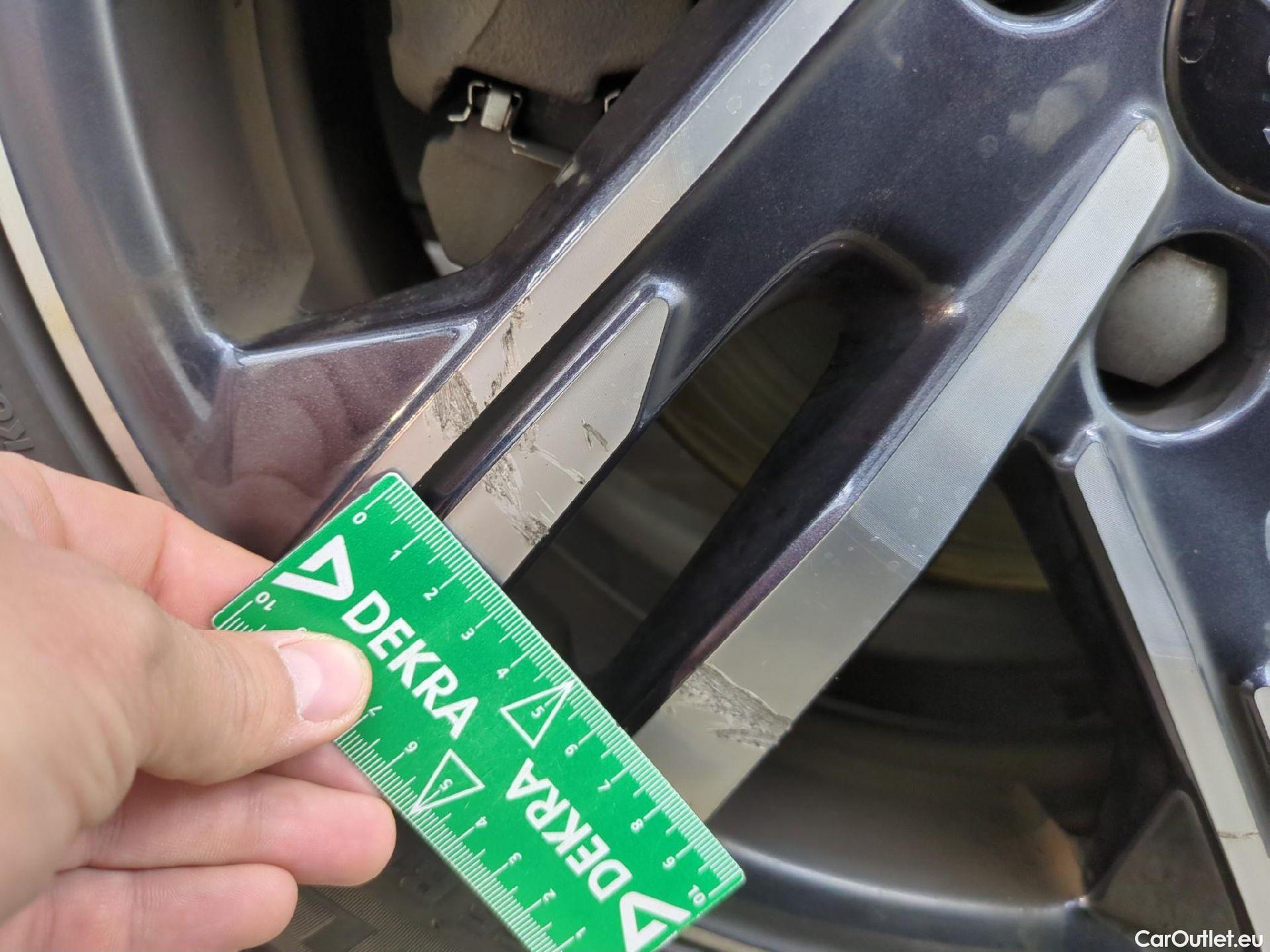  Peugeot  208  Allure Pack 1.2 PureTech 100CV BVA8 E6d #17