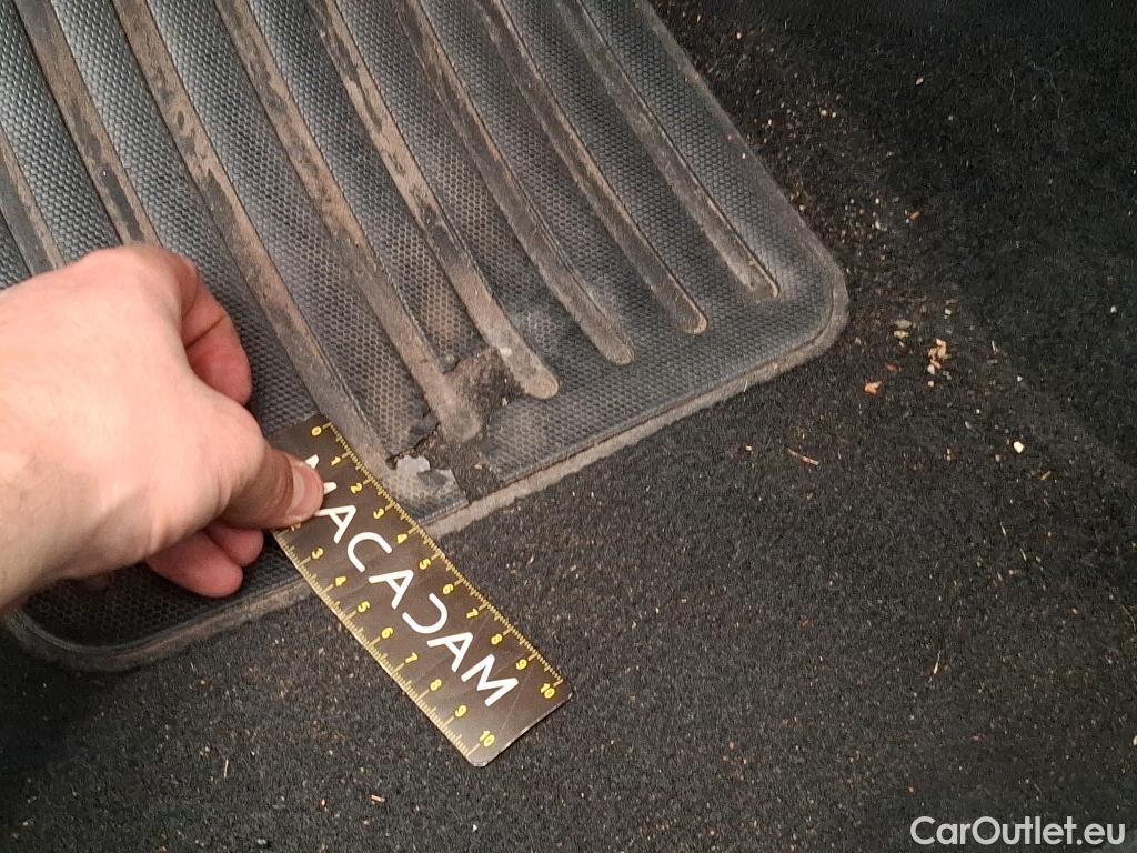  Peugeot  208  Affaire Premium 1.5 HDi 100CV BVM5 E6dT #40