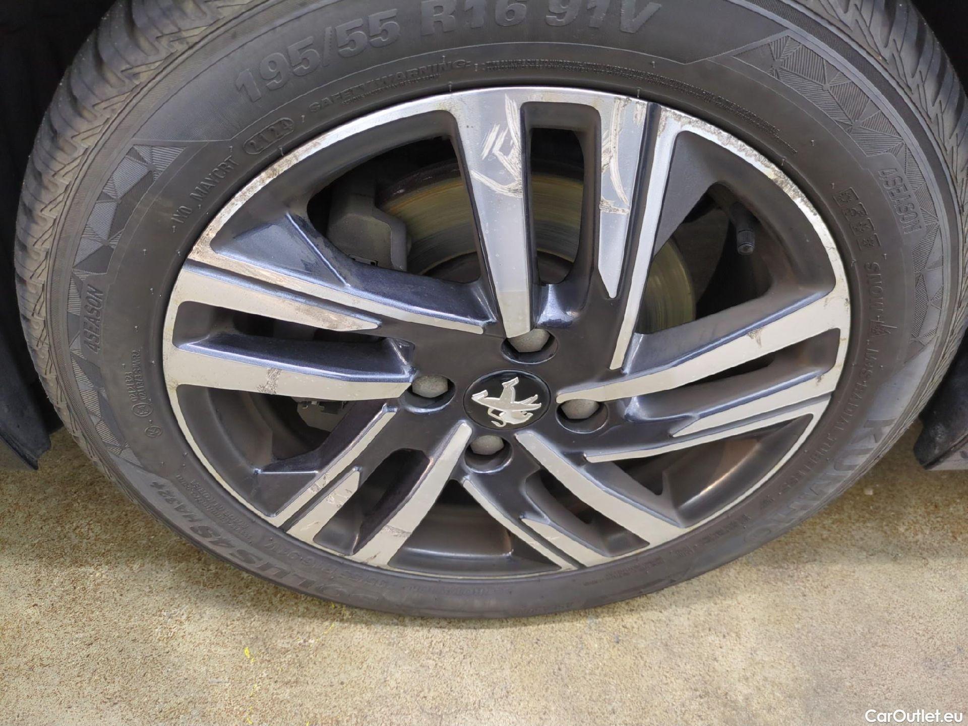  Peugeot  208  Allure Pack 1.2 PureTech 100CV BVA8 E6d #14