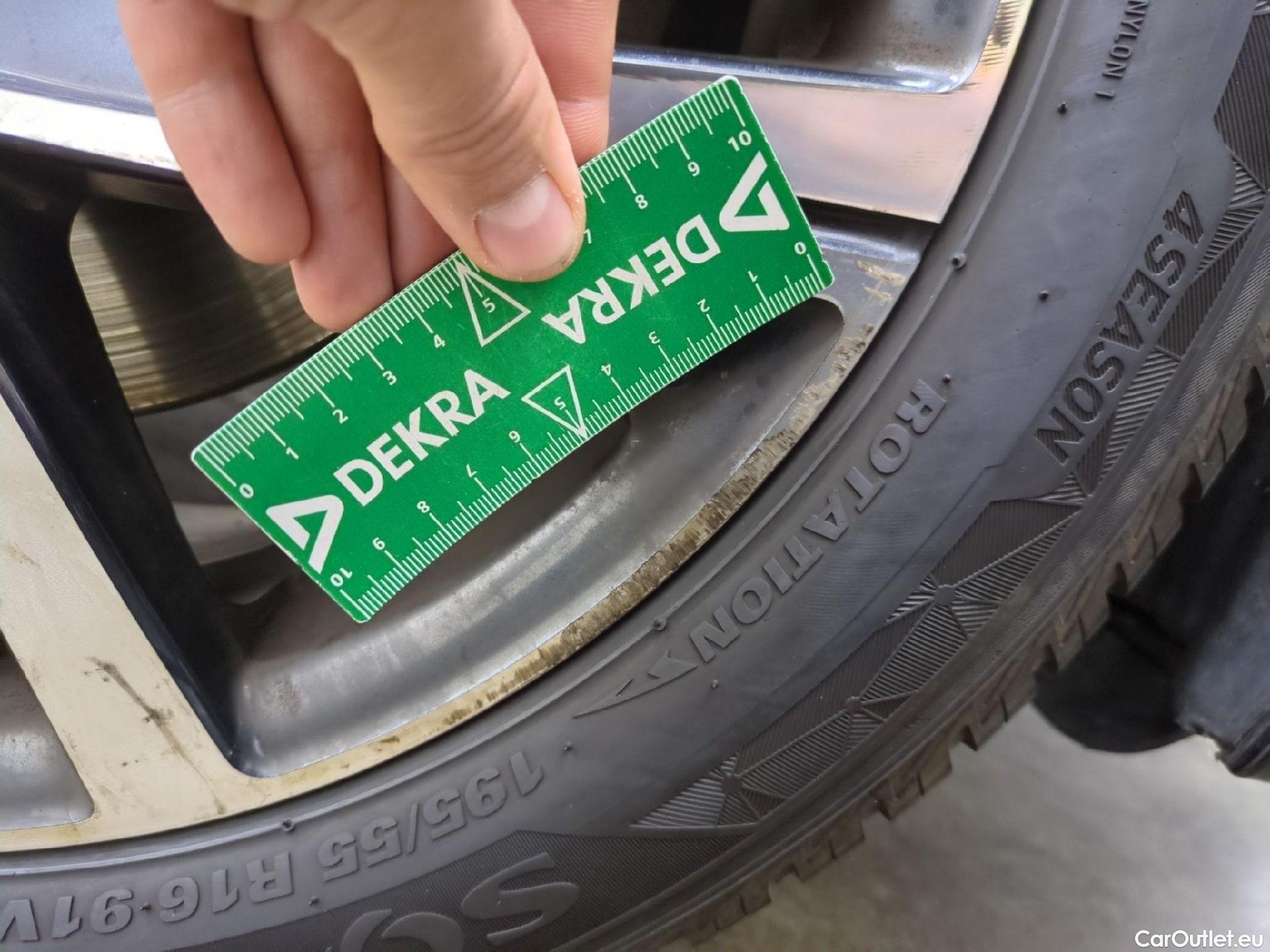  Peugeot  208  Allure Pack 1.2 PureTech 100CV BVA8 E6d #6