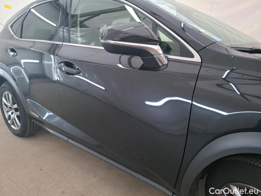  Lexus  NX LEXUS  / 2017 / 5P / SUV 2.5 300H Luxe 4WD AUTO #3