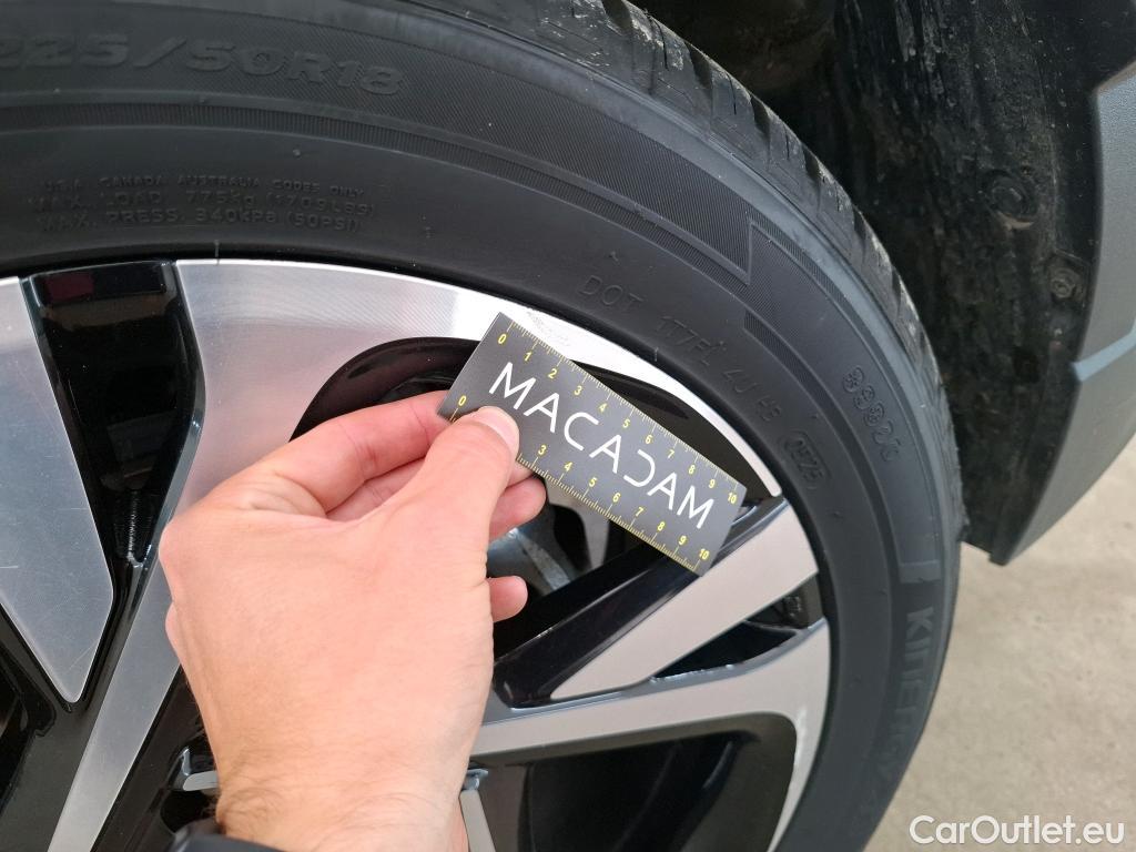  Toyota  C-HR TOYOTA  / 2016 / 5P / SUV 1.8 HYBRIDE 122 EDITION(SP) #59