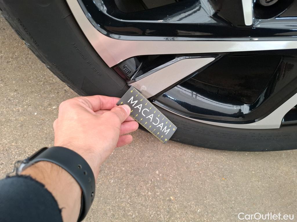  Toyota  C-HR TOYOTA  / 2016 / 5P / SUV 1.8 HYBRIDE 122 EDITION(SP) #53