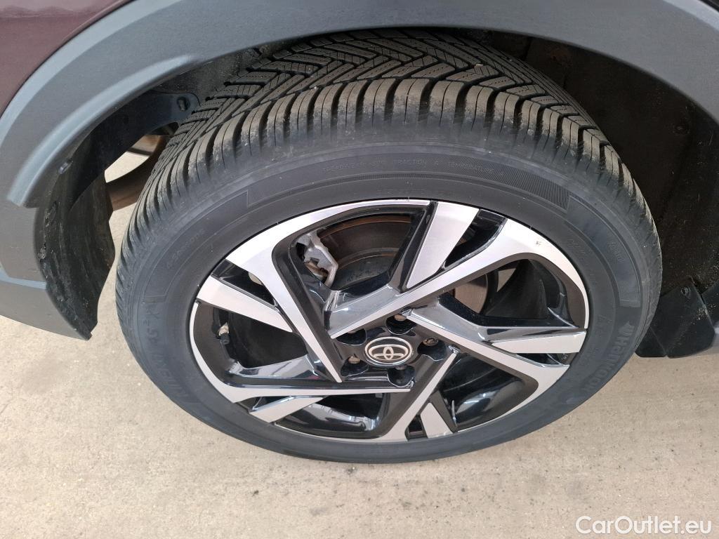  Toyota  C-HR TOYOTA  / 2016 / 5P / SUV 1.8 HYBRIDE 122 EDITION(SP) #60