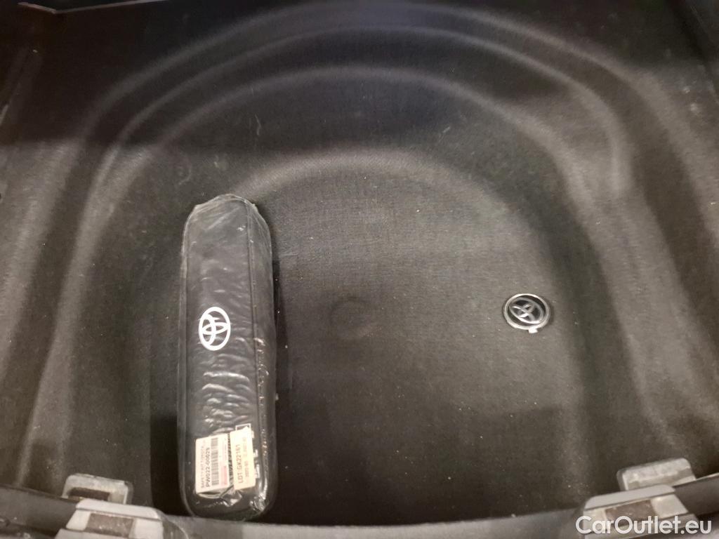  Toyota  Corolla TOYOTA  Touring Sports / 2018 / 5P / Break Hybride 122h Dynamic Business Beyond Zer #17