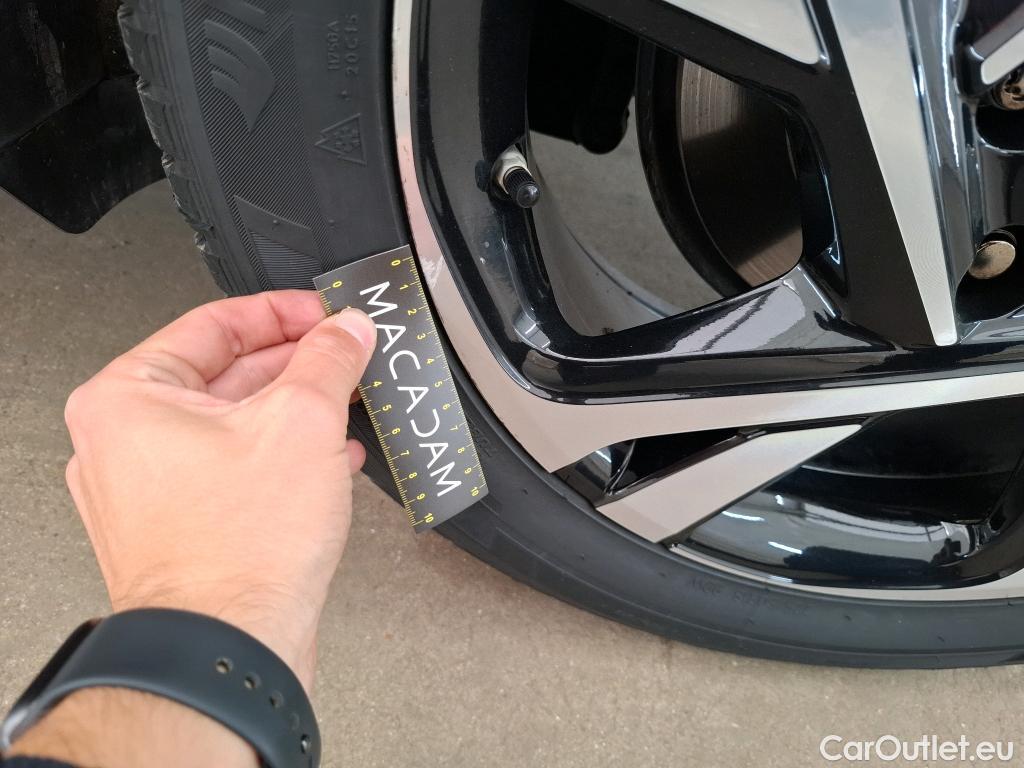  Toyota  C-HR TOYOTA  / 2016 / 5P / SUV 1.8 HYBRIDE 122 EDITION(SP) #57