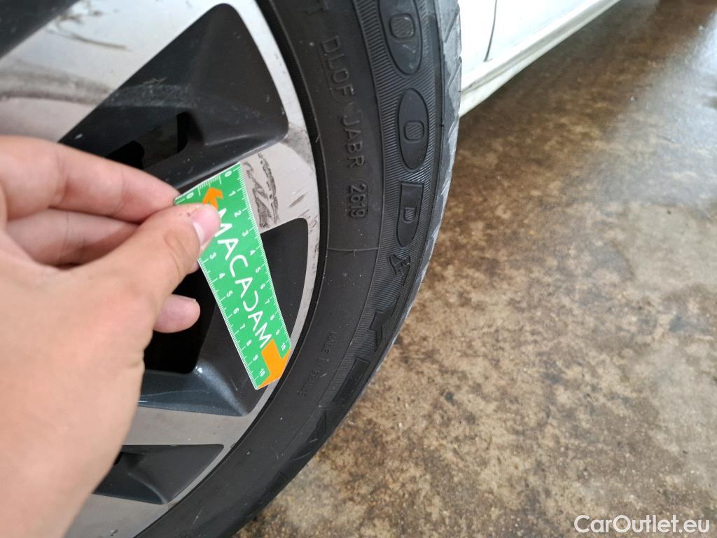  Peugeot  308 PEUGEOT  / 2017 / 5P / Berline BlueHDi 130 EAT6 S&S ALLURE BUSINESS #26